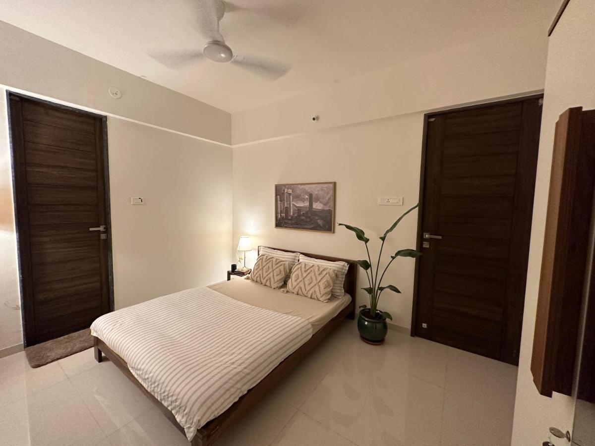Apartment Athena - Luxe 500m From Viman Nagar Airport Pune