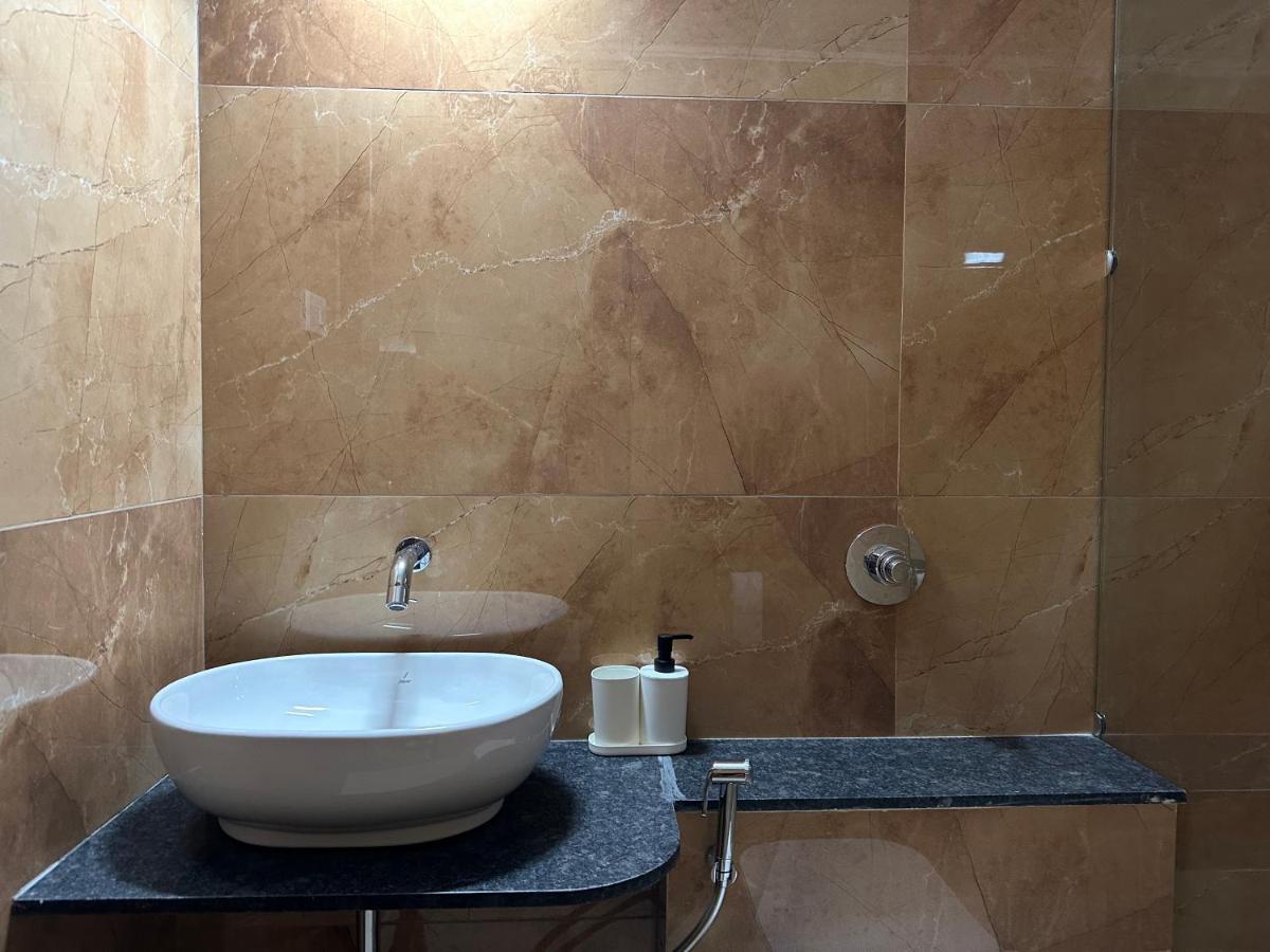 Apartment Athena - Luxe 500m From Viman Nagar Airport Pune