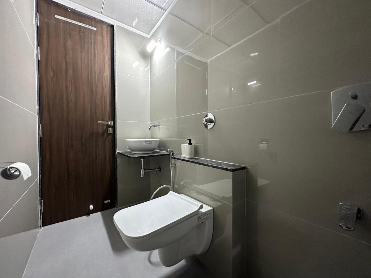 Apartment Athena - Luxe 500m From Viman Nagar Airport Pune